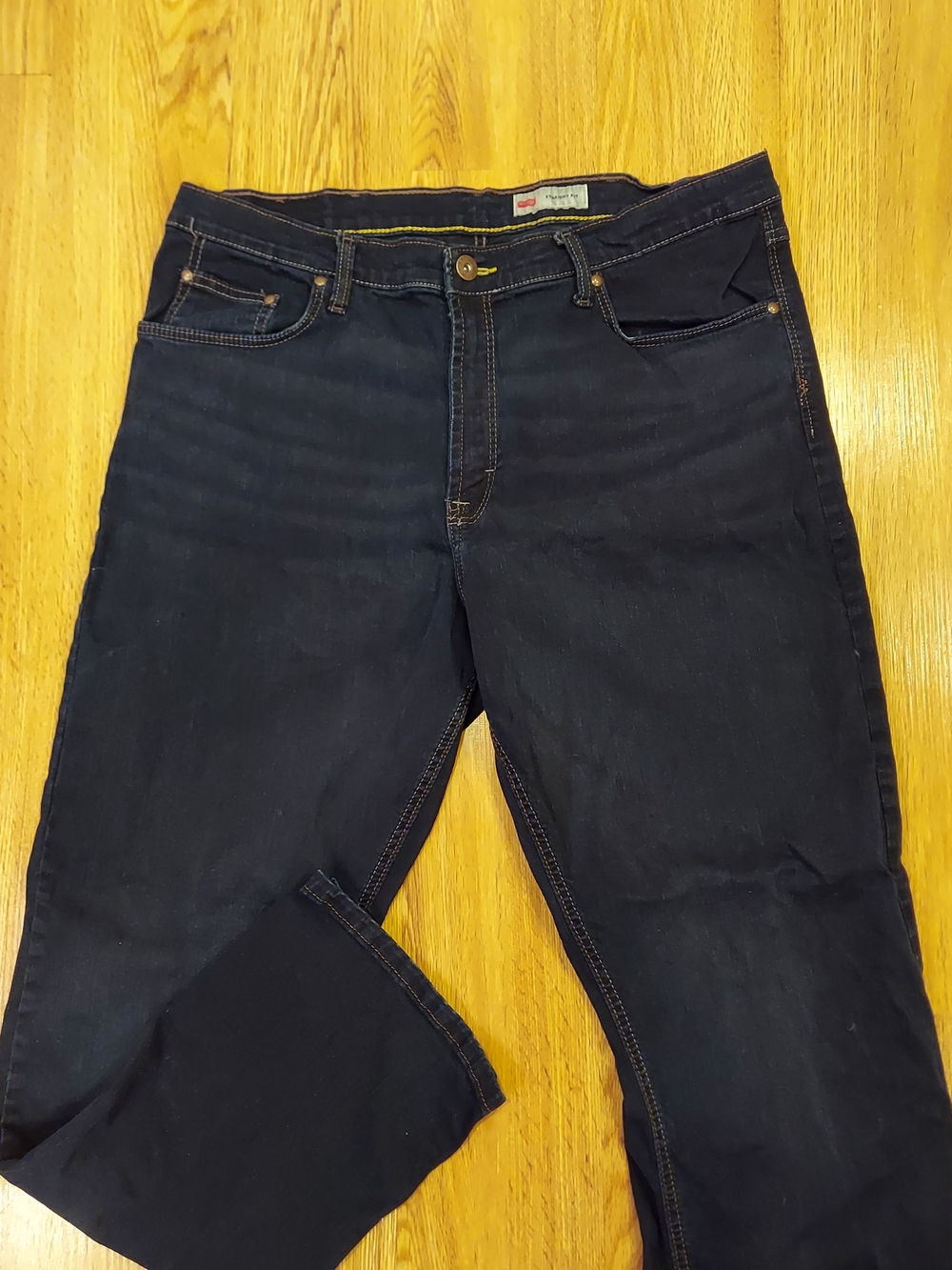 Wrangler Men’s Dark Blue Straight Jeans Relaxed Fit. Size 38x30. Cotton/Spandex